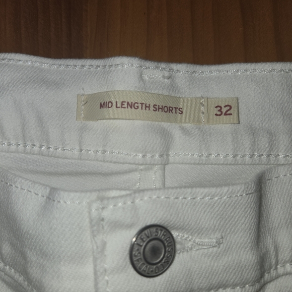 Nwt Levi's Classic White Denim Shorts - Picture 3 of 5